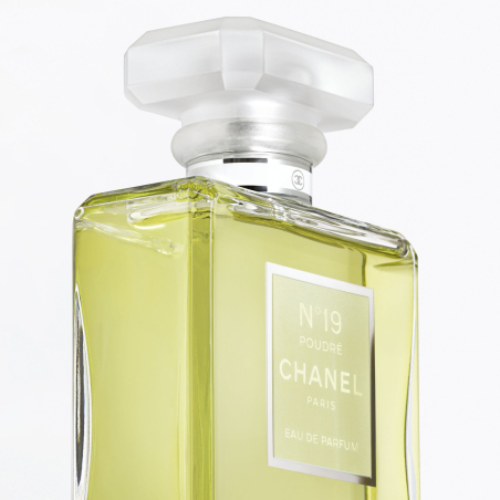 N°19 POUDRÉ EAU DE PARFUM VAPORIZADOR